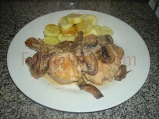 Pollo en salsa de champigniones y verdeo